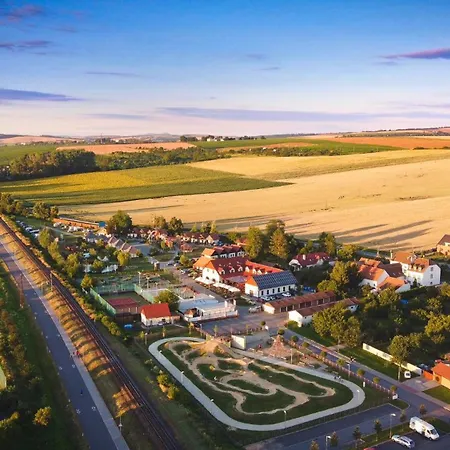 Slovacky Dvur S.r.o. Ferienpark Ostrožská Nová Ves